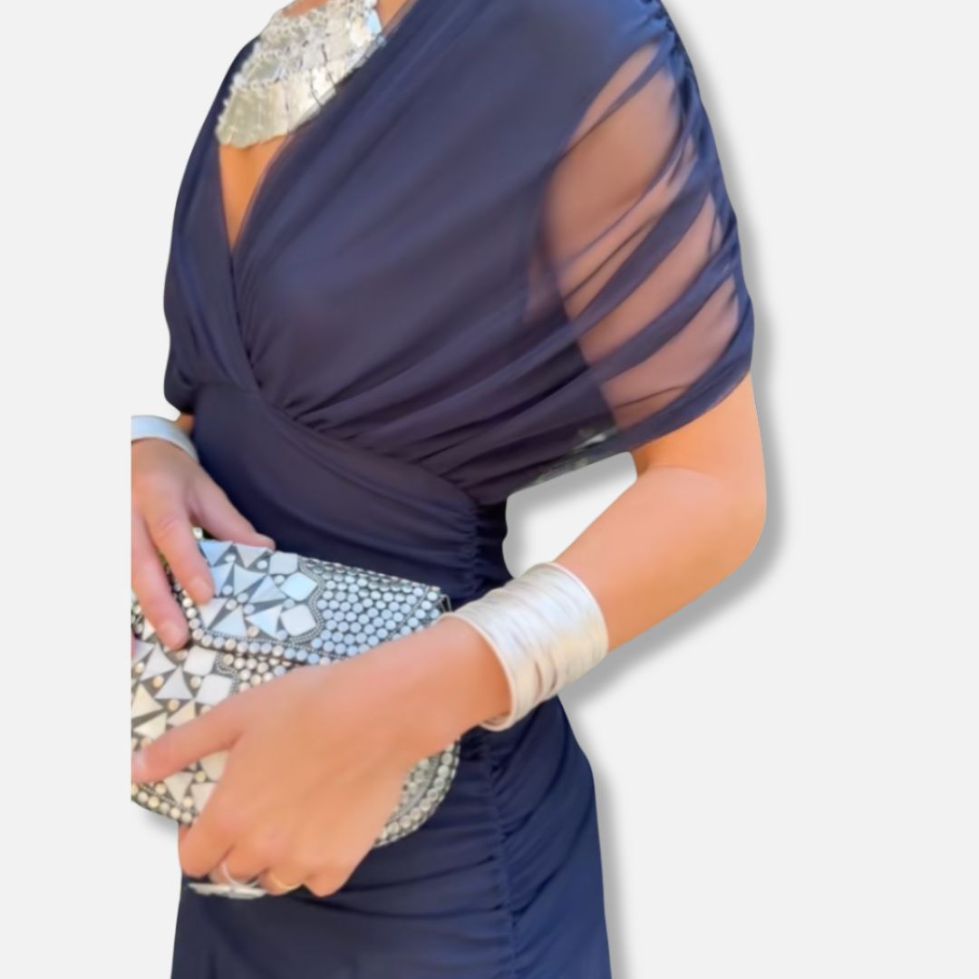 Evelyn – Elegant V-Neck Dress